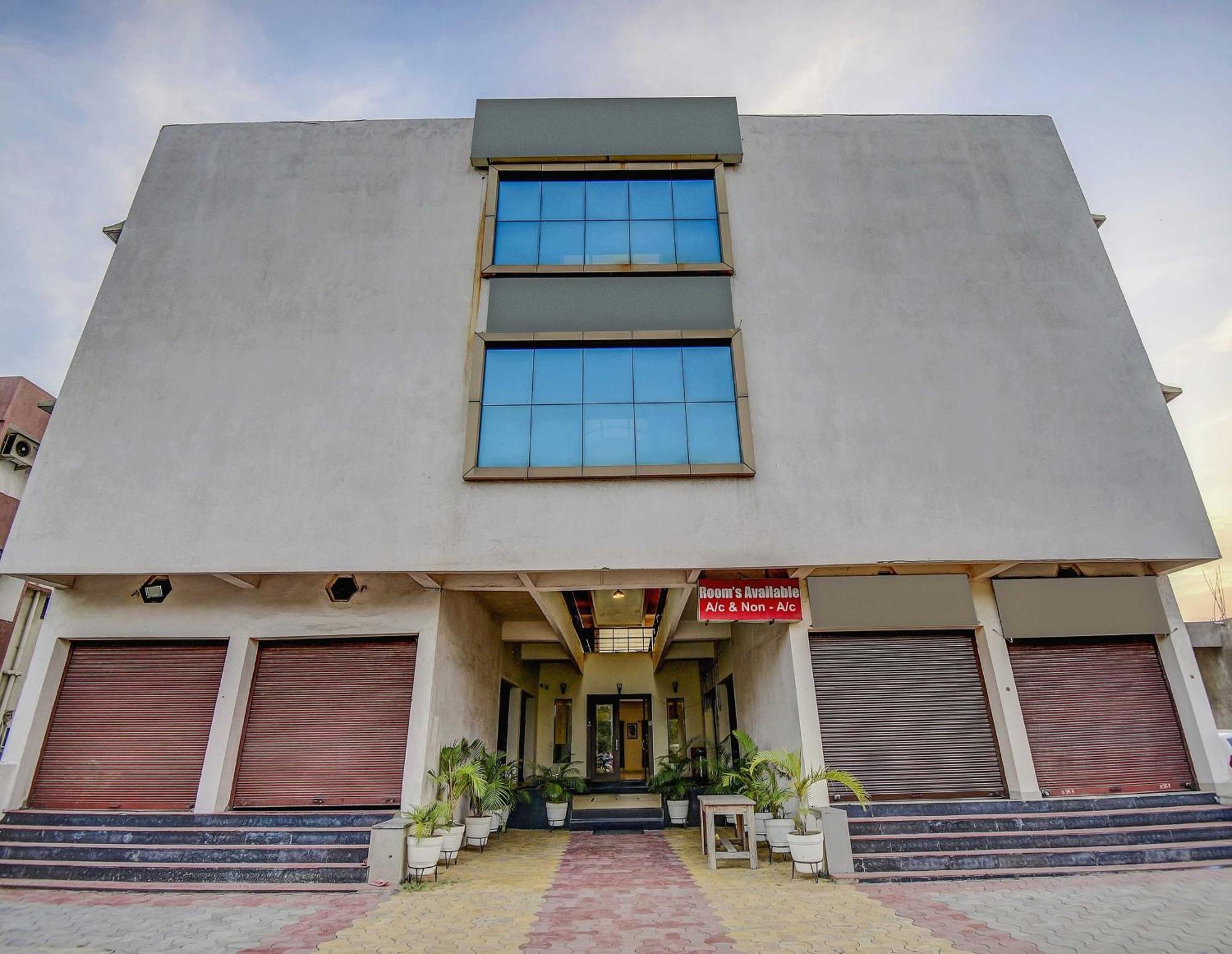 Hotel O Plus Corporate One Khapa  Buitenkant foto