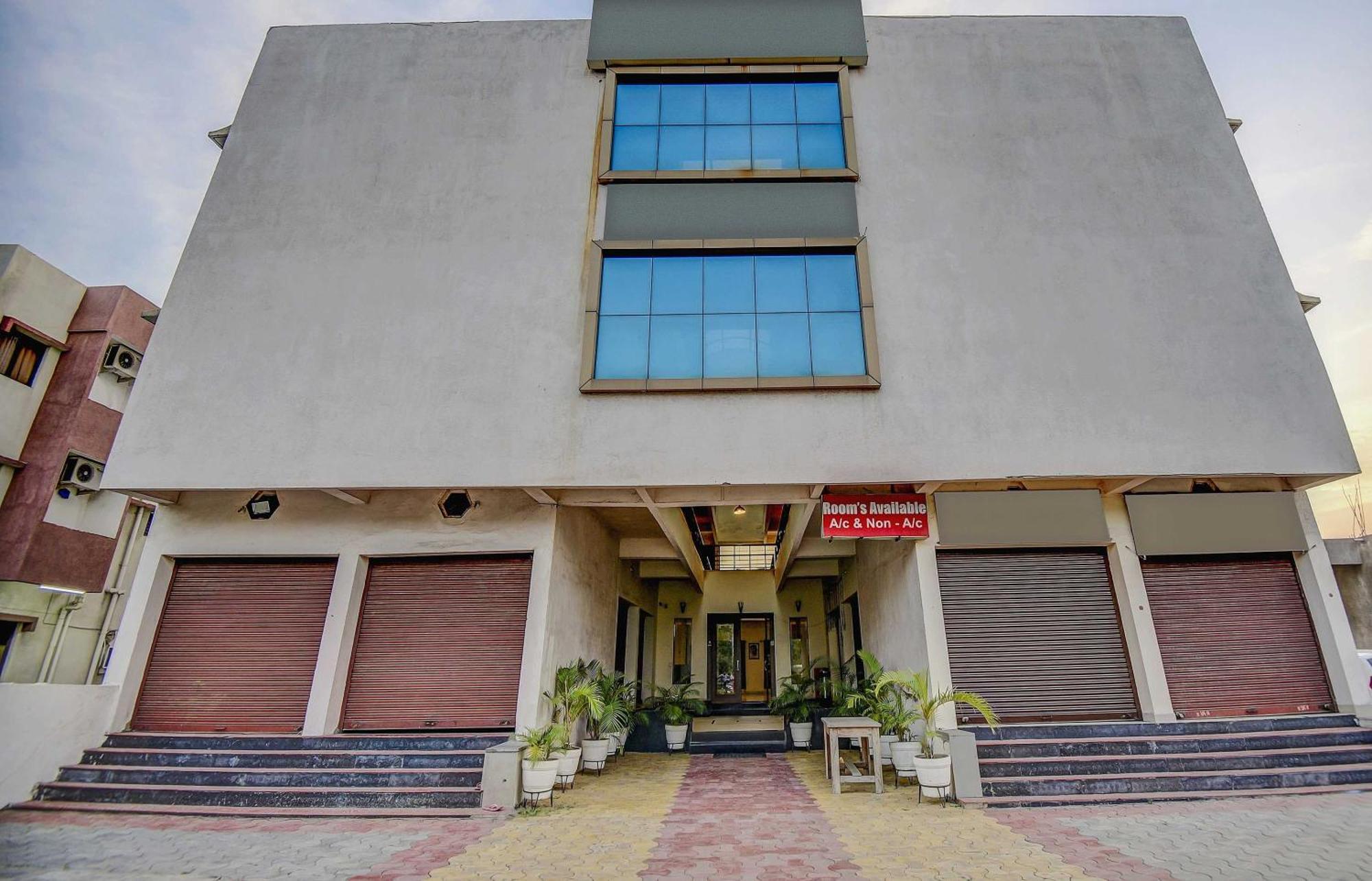 Hotel O Plus Corporate One Khapa  Buitenkant foto