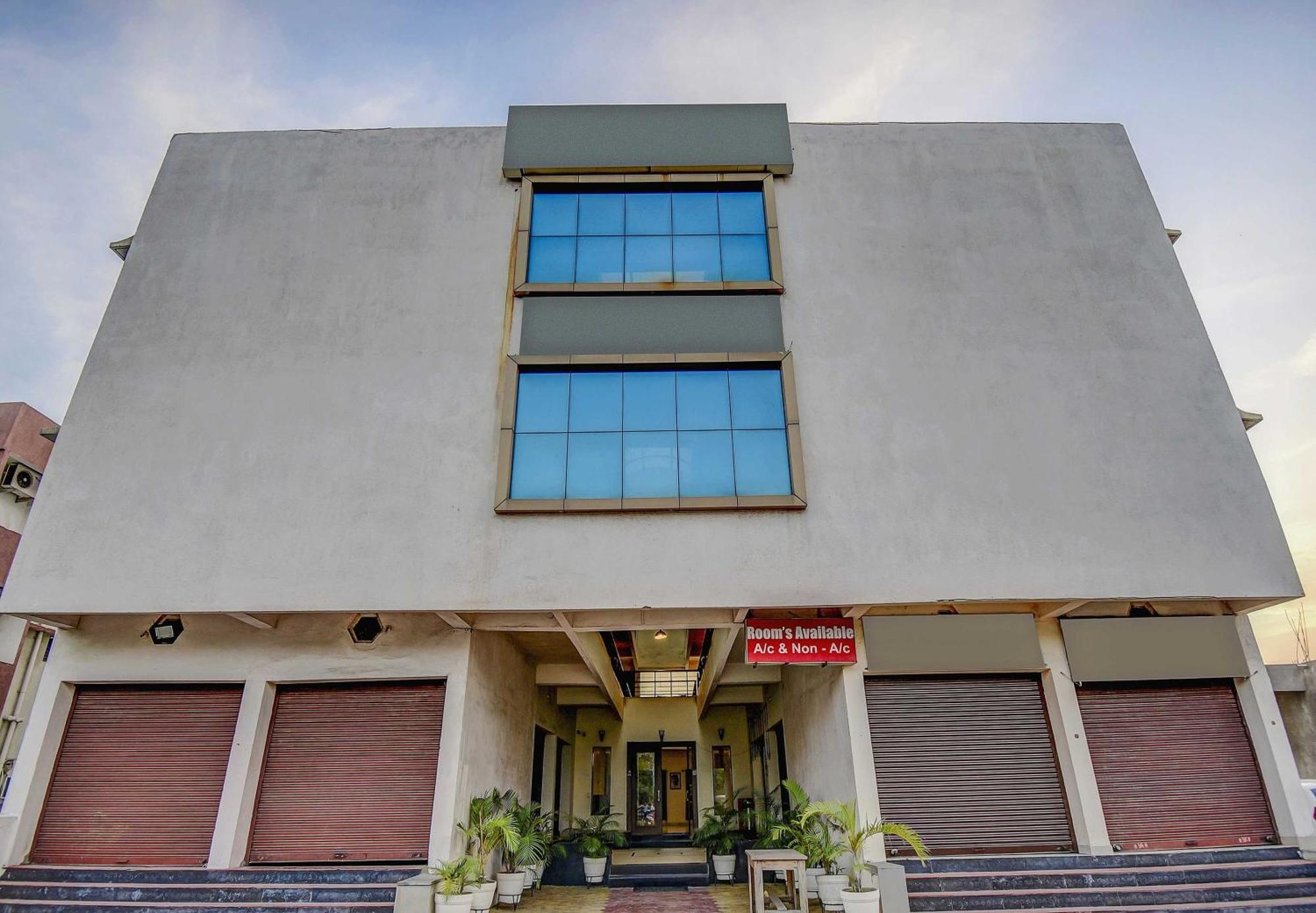 Hotel O Plus Corporate One Khapa  Buitenkant foto